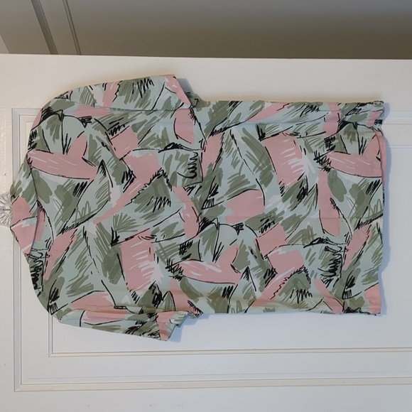 Stranger Things Official Jim Hopper Hawaiian Button Down Small Rayon Short Sleev - Picture 3 of 3